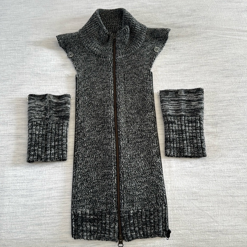 Veronica Beard Sweater Dickey and cuffs